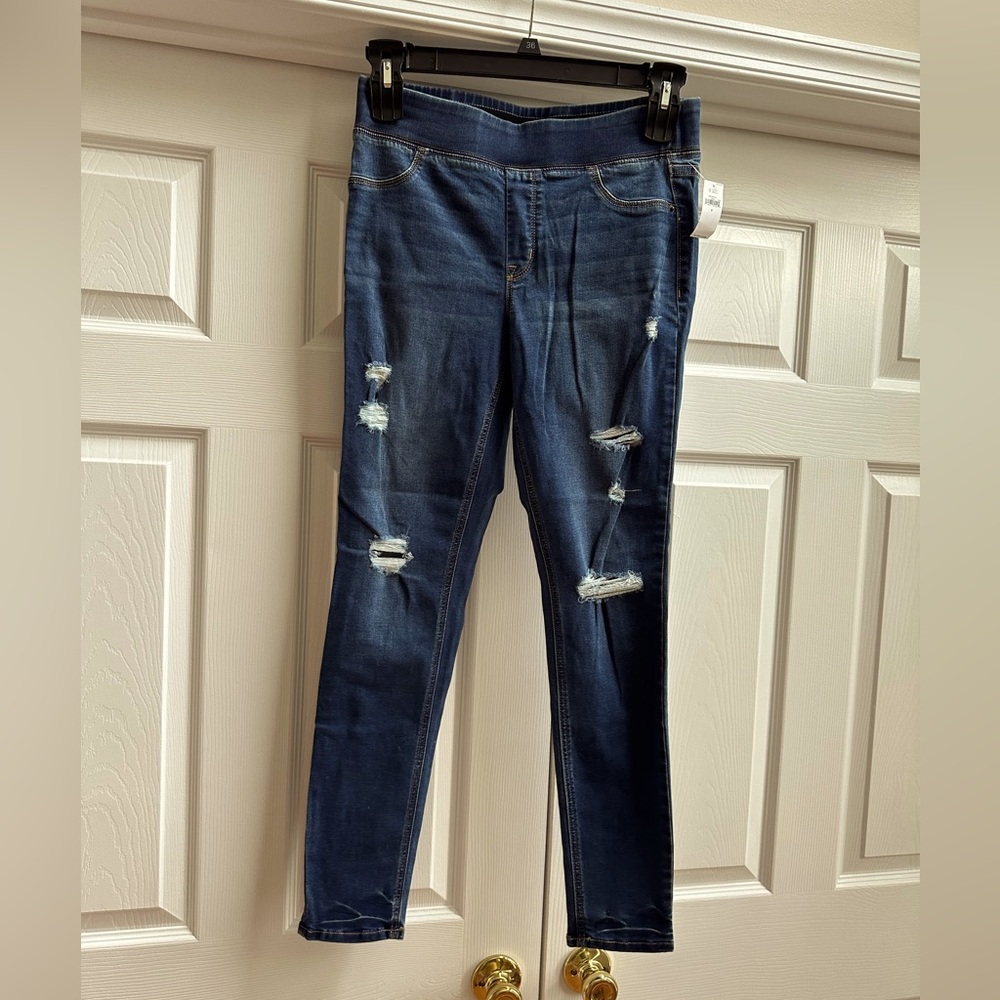 Size 8 pull on distressed Old Navy jeans